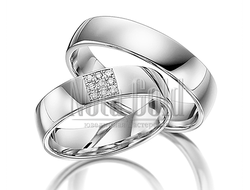 Классические обручальные кольца из платины 950 поробы с квадратом из девяти бриллиантов в женском ко