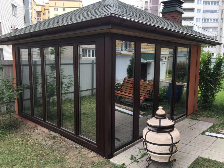 раздвижные двери в беседке из ПВХ