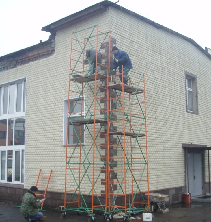 Мобильна и удобна для установки декора на фасаде зданий.