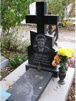 Памятник на могилу Крест из габбро-диабаза