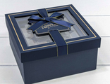 Коробка подарочная с окном и бантиком (тем. синяя), 19*19*9,5см