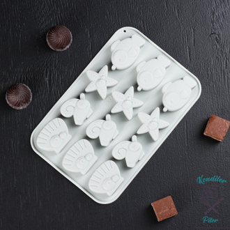 Форма для льда и кондитерских украшений «Подводные друзья», 18,5×12,5×1,5 см, 12 ячеек, цвет МИКС