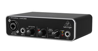 BEHRINGER UMC22