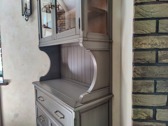 Буфет узкий с верхней надстройкой и 5 ящиками.