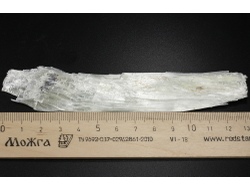 Брусит (немалит) светло-зеленый, волокнистый брусит, коллекционный образец, Россия, КЧР, Урупский район, м-ние Мощевая балка (132*25*5 мм, 15 г) №29699