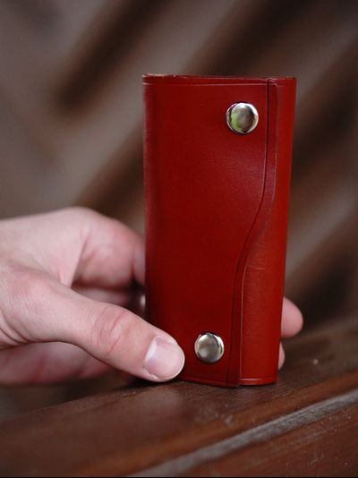 Ключница красного цвета KL-003