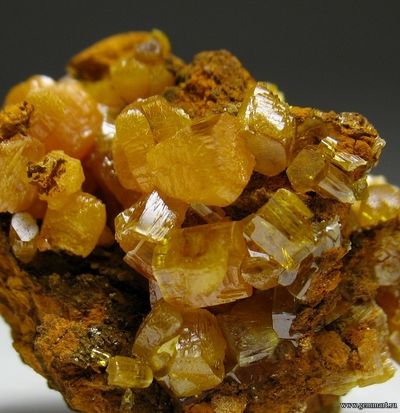 Миметит на породе. Китай. 25*19*19мм.