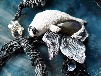 "Песнь моря. Перерождение белька" - колье в северном стиле с натуральным лабрадором и шёлком