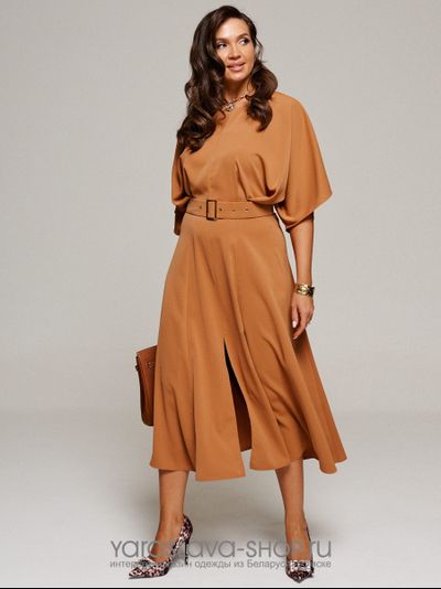 Женское платье из струящейся ткани цвета кэмел