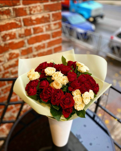 Букет роза кустовая 40 см 17 шт