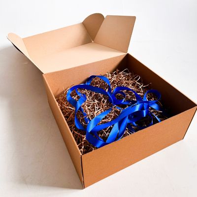 2 штуки - Огромная подарочная коробка GILEV 45х45х20см с синей лентой и наполнителем крафт