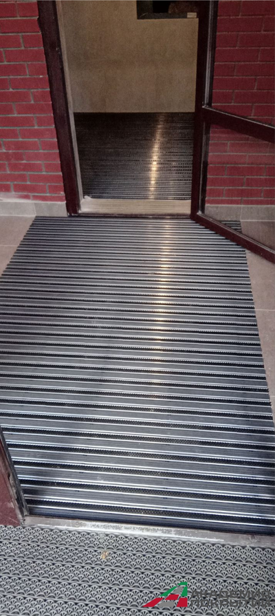 Грязезащитные алюминиевые решетки "Брайт"