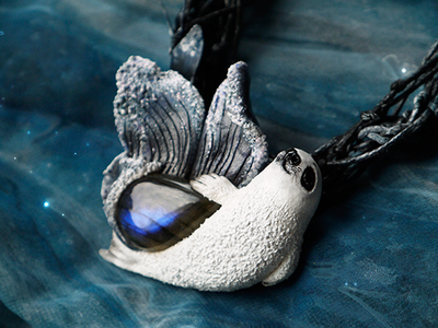 "Песнь моря. Перерождение белька" - колье в северном стиле с натуральным лабрадором и шёлком