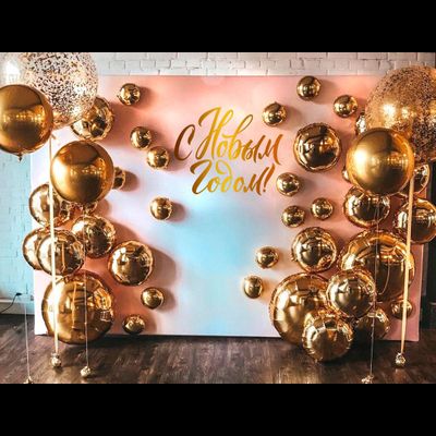 Новогодняя фотозона с золотыми шарами № 1491