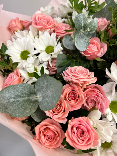 Букет с розой и хризантемой