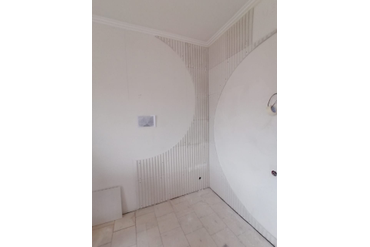 Начало монтажа. Мастерами был был изготовлен гипсовый молдинг, которым закрывались края панелей. Сборка композиции прошла удачно и все встало миллиметр в миллиметр, ошибок не было :)).