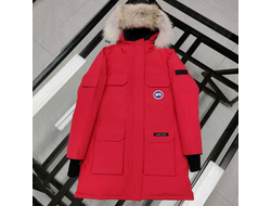 CANADA GOOSE EXPEDITION PARKA пуховик красного цвета