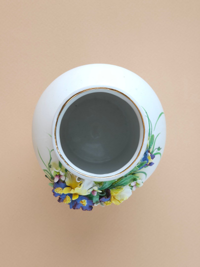 Вазочка с ирисами