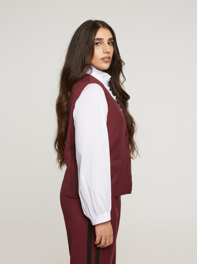 Жилет в полоску в черном и бордо цвете