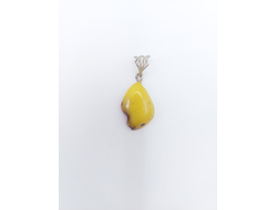 Кулон из матового янтаря 08877