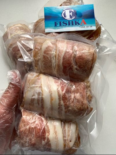 Рулеты из филе курицы в сыровяленом беконе с АНАНАСОМ и сыром.