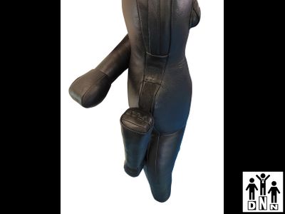 Манекен борцовский для самбо двуногий МДБНК 0,1 с подвижными руками (высота 1,3м, вес 33-35 кг, натуральная кожа, толщина кожи до 2 мм) DNN