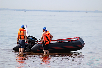 Лодка ПВХ Мнев и К Korsar Командор KMD-470Pro Чёрный