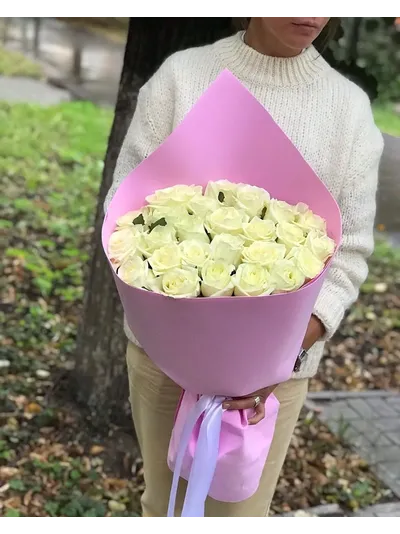 25 белых роз 60 см