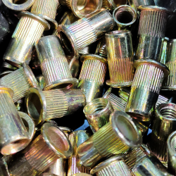 Резьбовая заклепка со шляпкой М8х11х21