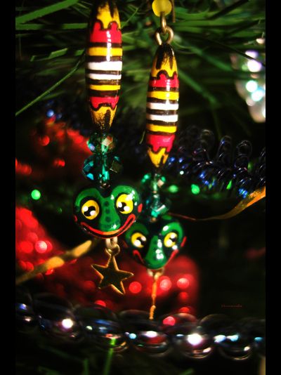 "Ква-ква-сказка", длинные серьги с лягушками и чешским стеклом