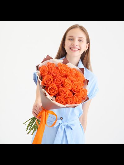 19 оранжевых роз