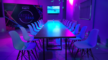 Наши банкетные зоны вмещают до 22-х гостей, при необходимости количество мест может быть незначительно увеличено.