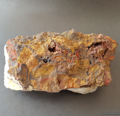 Кальцита на окисленной породе с пиритовой присыпкой и сидерит. Россия. 109*55*55мм