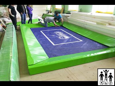 Скошенные маты 20 см на батут 5х3 м ширина мата 0,5м DNN