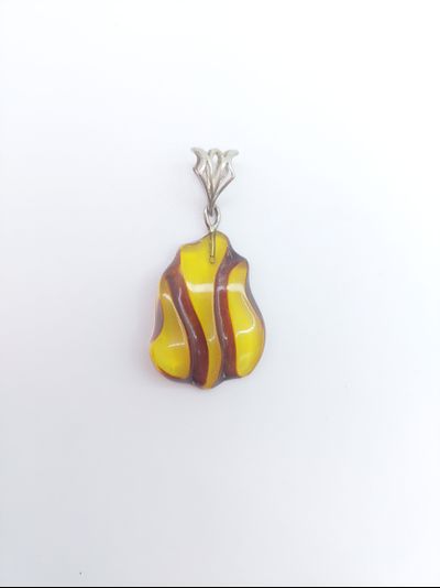 Кулон из прозрачного янтаря 08876