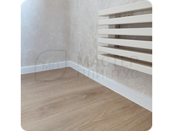 Плинтус ХДФ Dollken Cubu Flex Life 60мм Х 2,5 м Белый RAL 9003 в интерьере 1