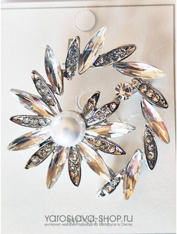 Б-156. Брошь завиток с кристаллами и жемчугом