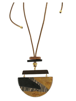 (АРТИКУЛ: 8992/52) КОЛЬЕ ЖЕНСКОЕ, КРУПНАЯ ПОДВЕСКА В БЕЖЕВО-КОРИЧНЕВЫХ ТОНАХ, ЮВЕЛИРНЫЙ ПЛАСТИК, МЕТАЛЛ, БЕЖЕВЫЙ ШНУРОК