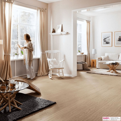 Декор паркетной доски Haro Дуб Кремово-Белый Маркант 1-пол, масло 535538 в интерьере гостиной