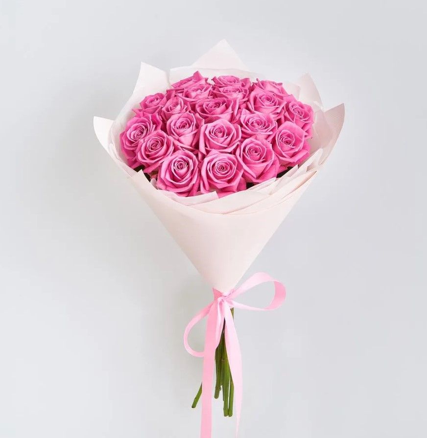  Красные розы &mdash; моно-букет с доставкой по Волгограду от Rose Studio