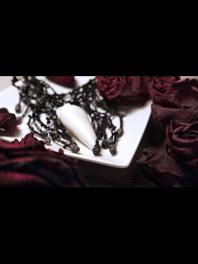 Коллекционное колье из фарфора "Сказочный сон принцессы Северного моря"