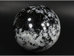 Шар Лунный камень, Турмалин чёрный (шерл), Индия (78 мм, 746 г) №35326