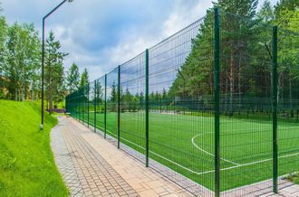 Забор для спортивной площадки из сетки 3D
