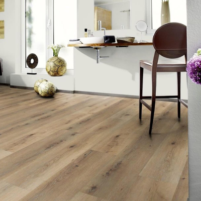 Виниловый пол Wineo 800 Wood XL Corn Rustic Oak DLC00064 в интерьере ванной