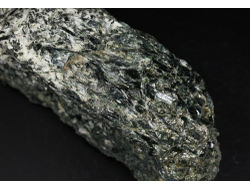 Актинолит в белом тальке, необработанный, дикий образец, Россия, Северный Кавказ, КЧР (154*61*50 мм, 743 г) №37778