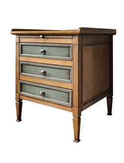 Тумба прикроватная с 3 ящиками и выдвижным столиком.