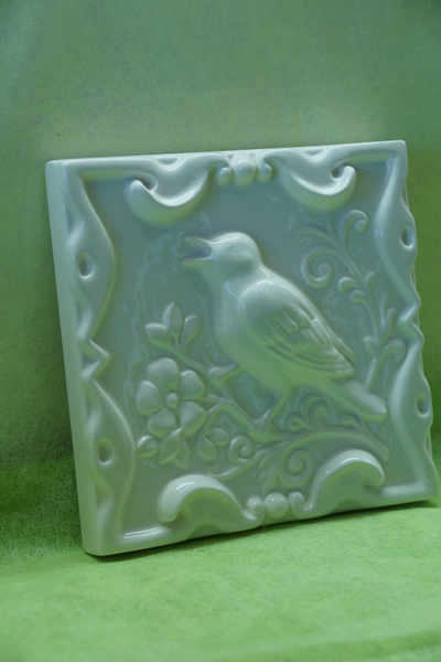 Соловей на ветке однотонный (керамическая плитка)