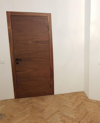 PORTE RICHI (Беларусь). ЛОГИКА, ЛШ 10, НАТУРАЛЬНЫЙ ШПОН АМЕРИКНСКОГО ОРЕХА НЕТОНИРОВАННЫЙ. ПОЛОТНО ГЛУХОЕ.