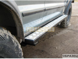 Силовые пороги на Land Rover Discovery II 1989-2004, крепление к раме, поперечина, накладка из алюминия, возможность подъёма автомобиля домкратом (05.300.01)