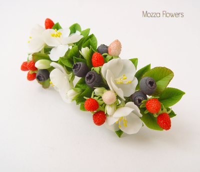 Заколка-автомат с яблоней, черникой и земляникой.